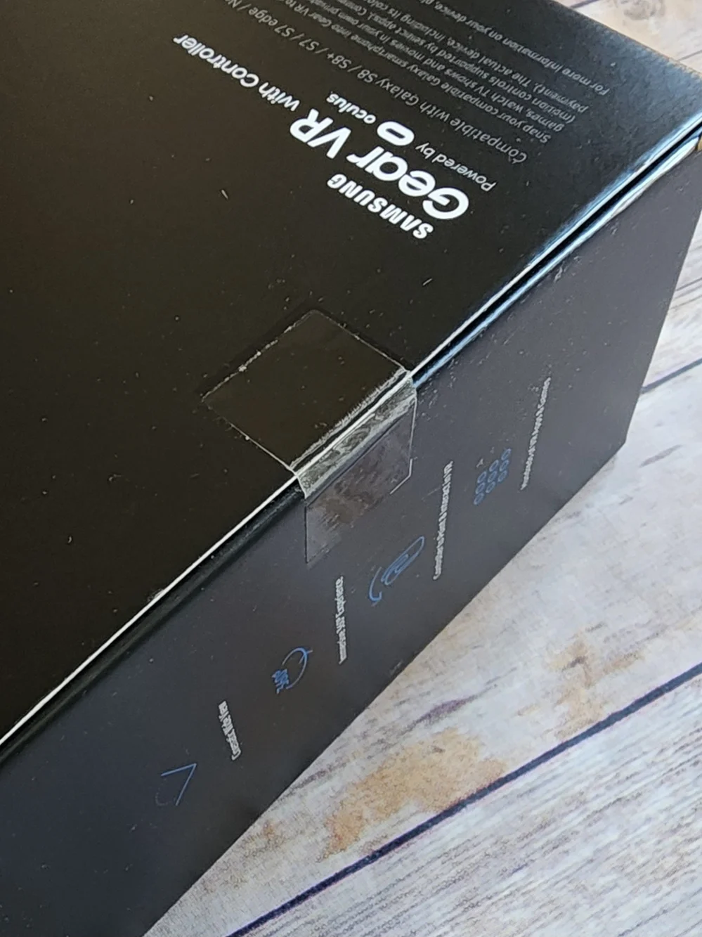 Samsung Gear with Controller - Powered by Oculus